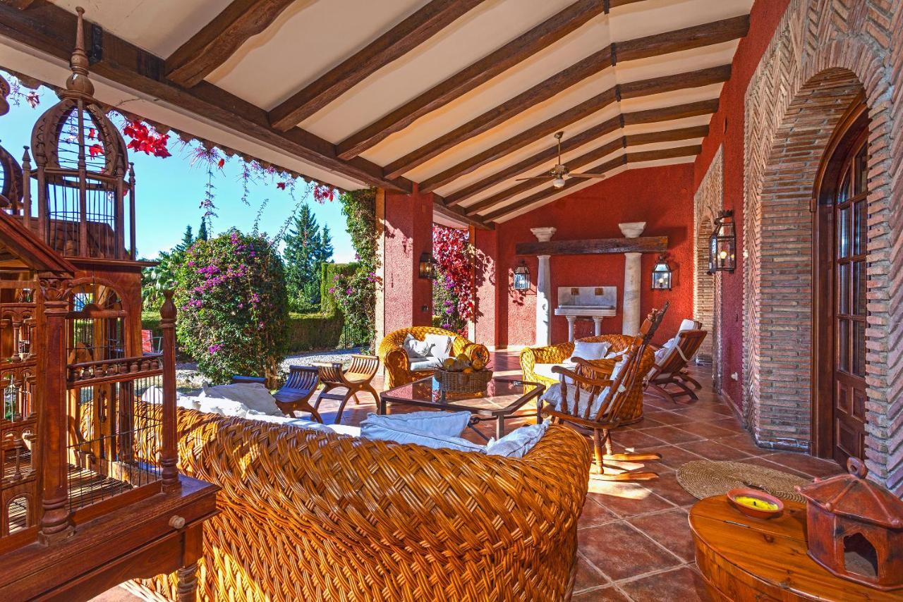 Casa Flores Con Piscina Interior Climatizada Alcaucín Εξωτερικό φωτογραφία