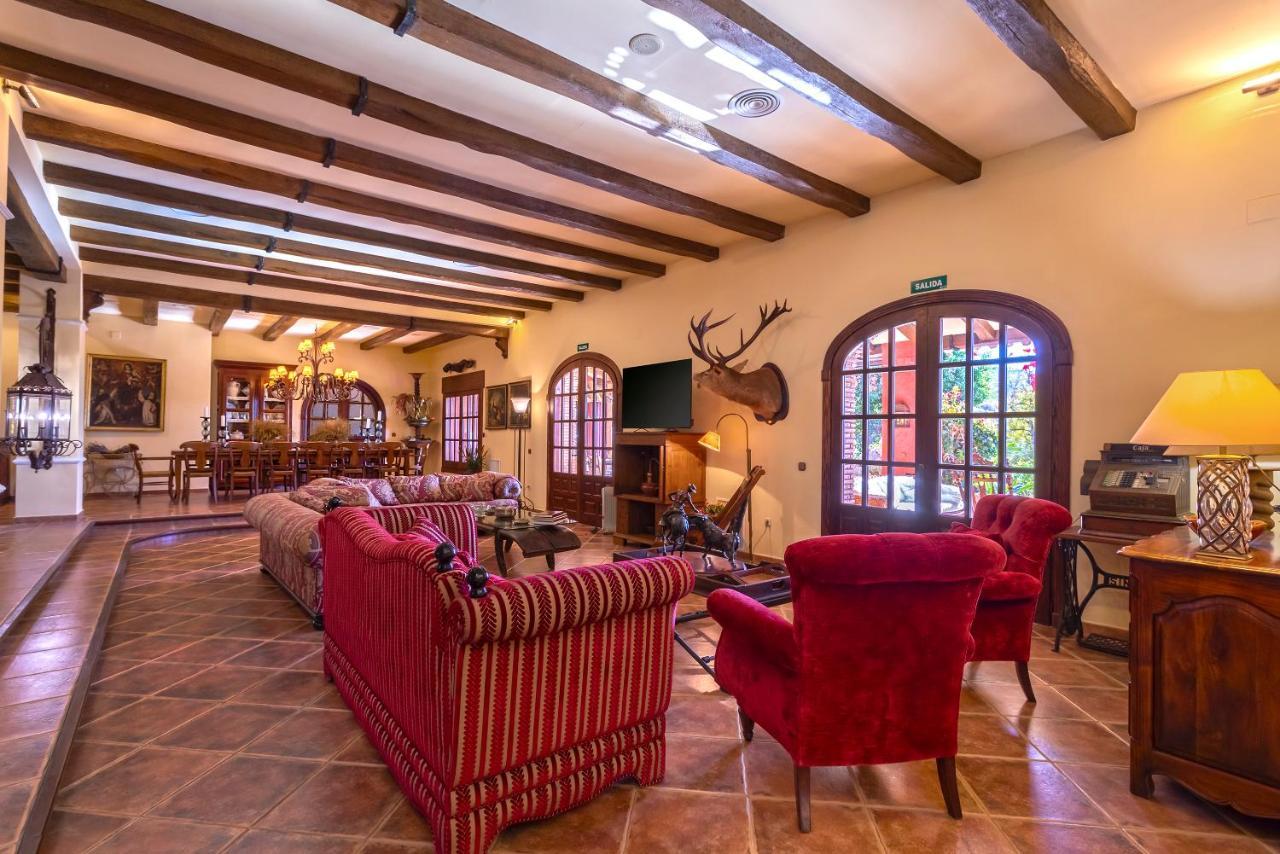 Casa Flores Con Piscina Interior Climatizada Alcaucín Εξωτερικό φωτογραφία