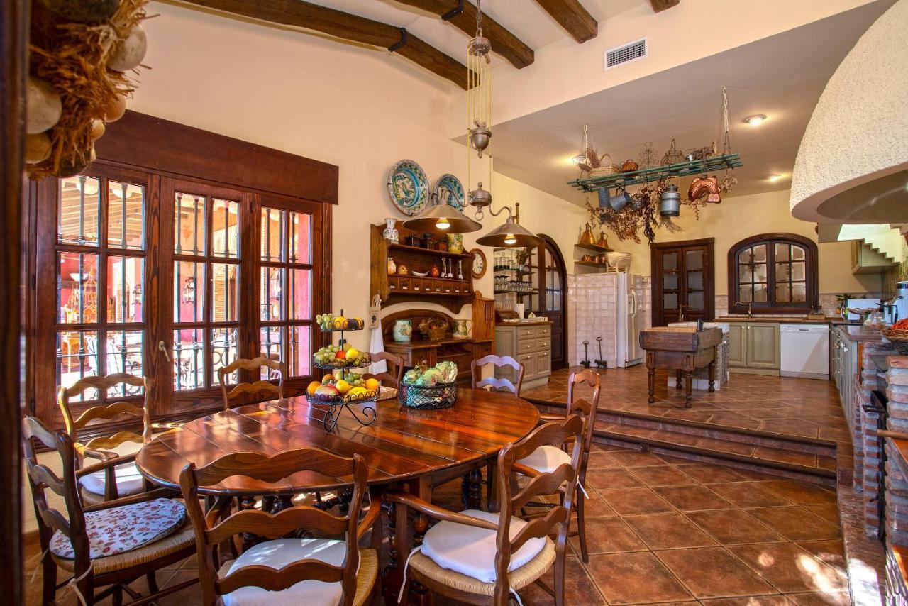 Casa Flores Con Piscina Interior Climatizada Alcaucín Εξωτερικό φωτογραφία