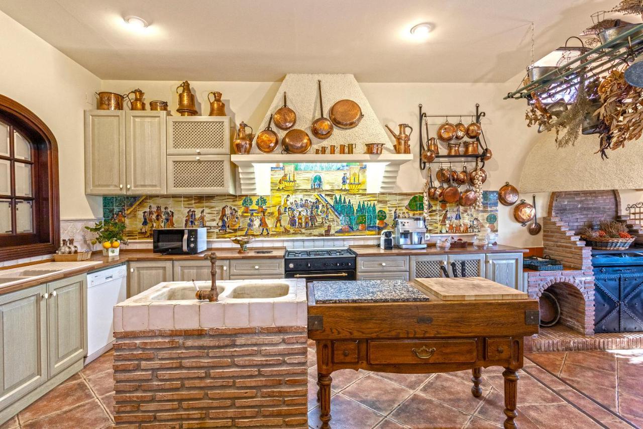 Casa Flores Con Piscina Interior Climatizada Alcaucín Εξωτερικό φωτογραφία