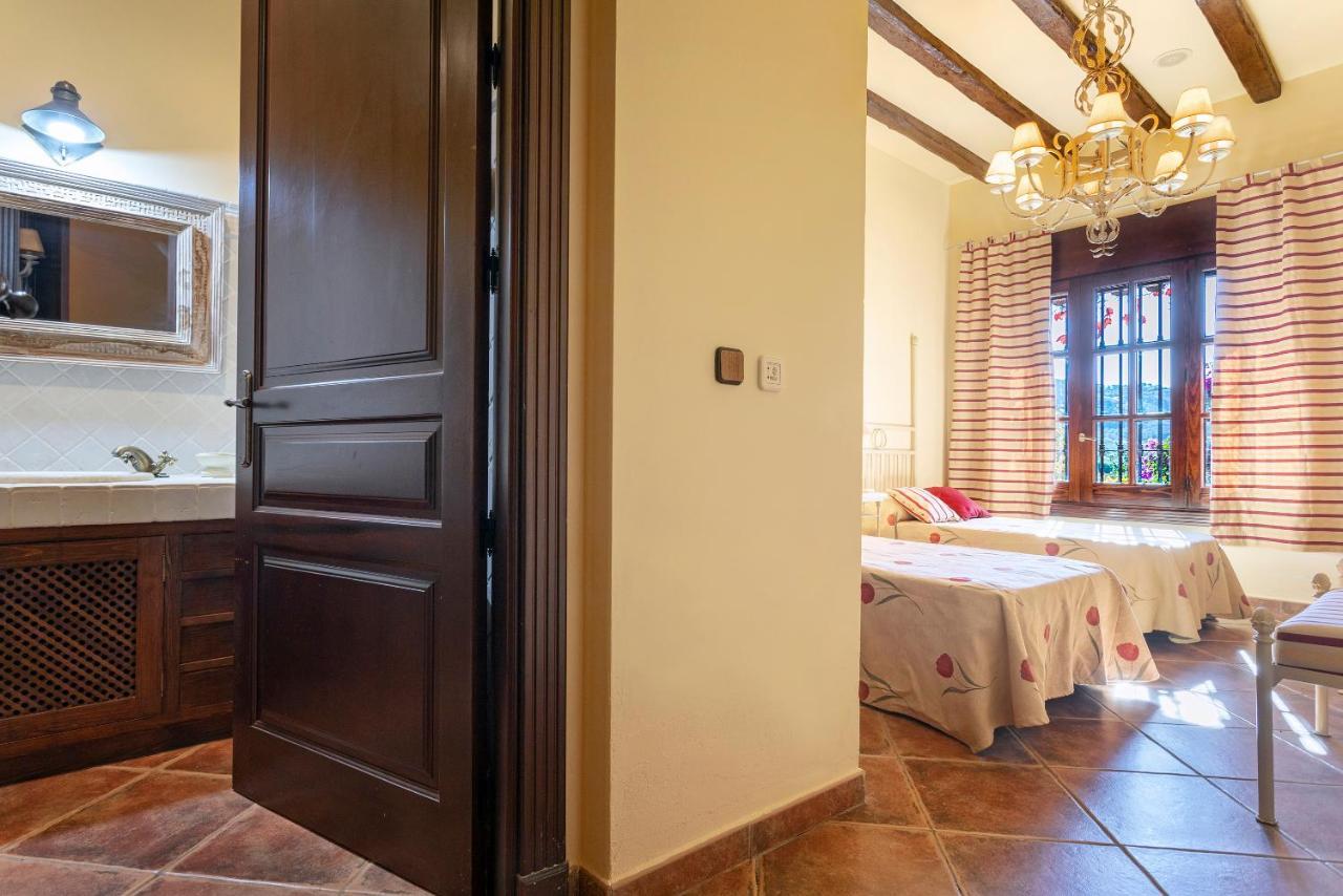 Casa Flores Con Piscina Interior Climatizada Alcaucín Εξωτερικό φωτογραφία