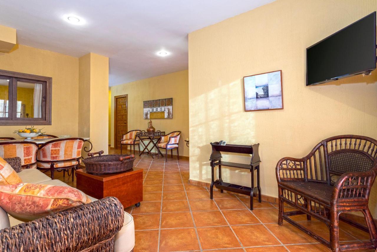 Casa Flores Con Piscina Interior Climatizada Alcaucín Εξωτερικό φωτογραφία