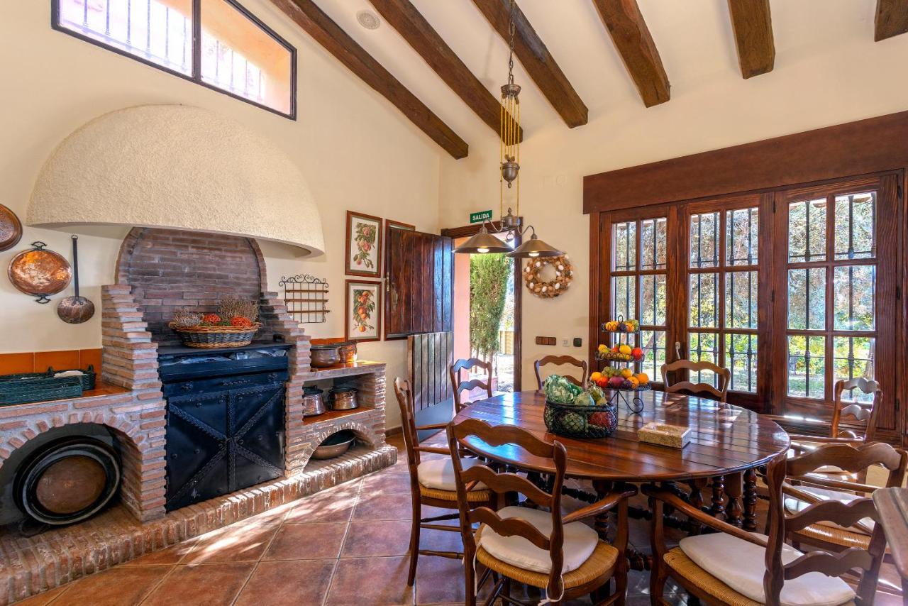Casa Flores Con Piscina Interior Climatizada Alcaucín Εξωτερικό φωτογραφία