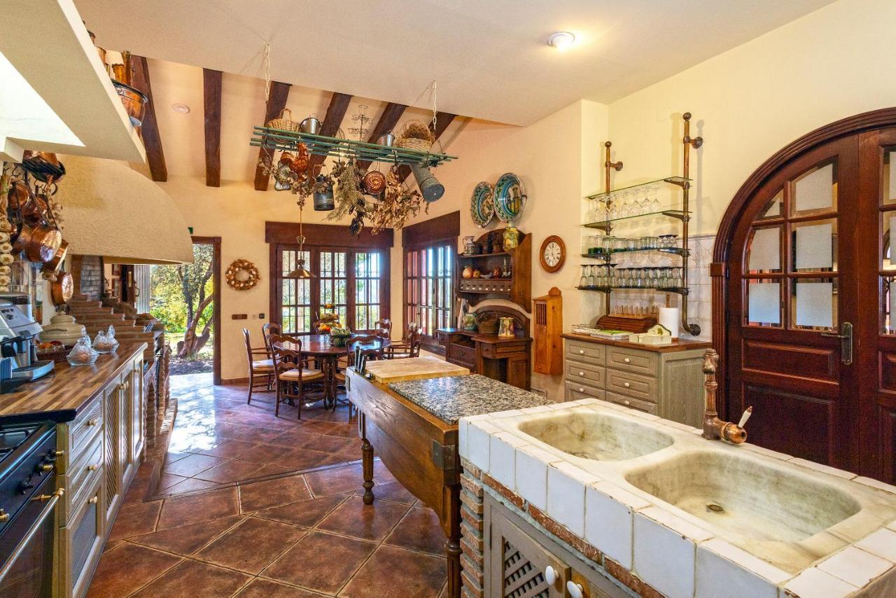 Casa Flores Con Piscina Interior Climatizada Alcaucín Εξωτερικό φωτογραφία